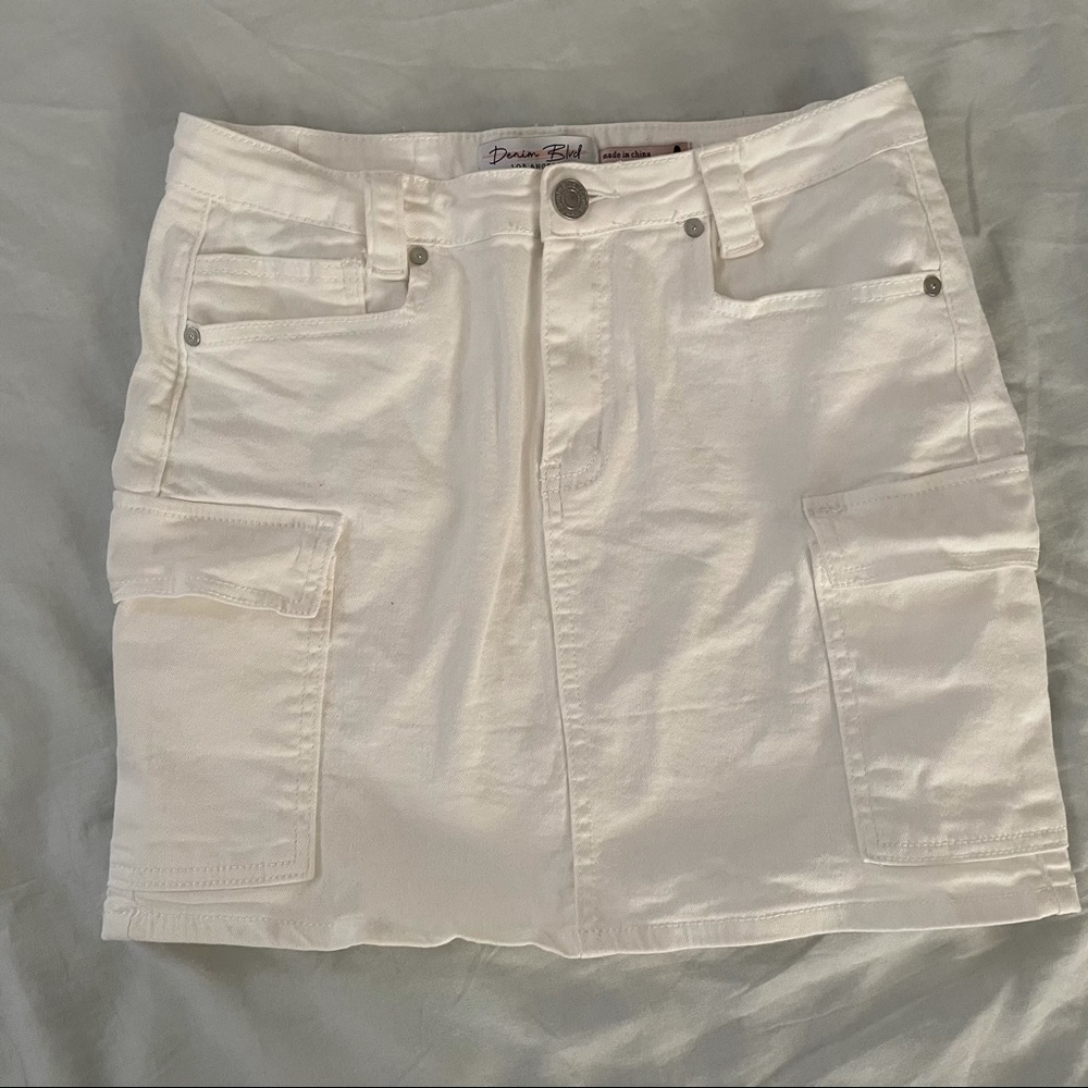WHITE CARGO SKIRT